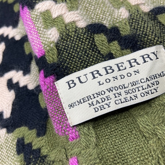 BURBERRY OLIVE GREEN / MAGENTA MULTI FRINGED HOUNDSTOOTH PLAID CHECK MERINO WOOL - Picture 4 of 6